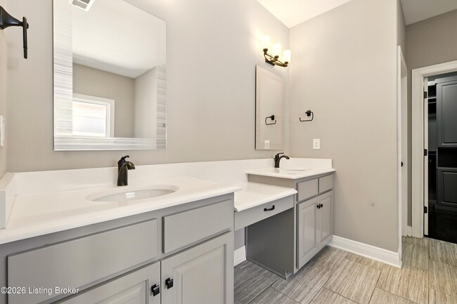 Building Photo - 10910 Kings Crown Dr