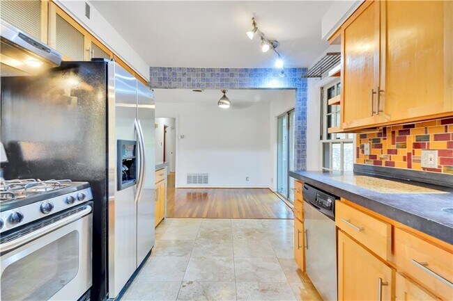 Building Photo - 2300 Rebel Rd