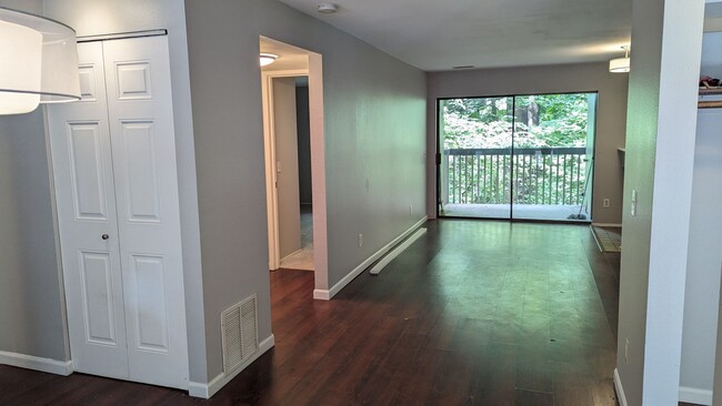 Building Photo - 10819 NE 37th Pl