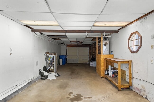 Building Photo - 1120 Gahan Dr