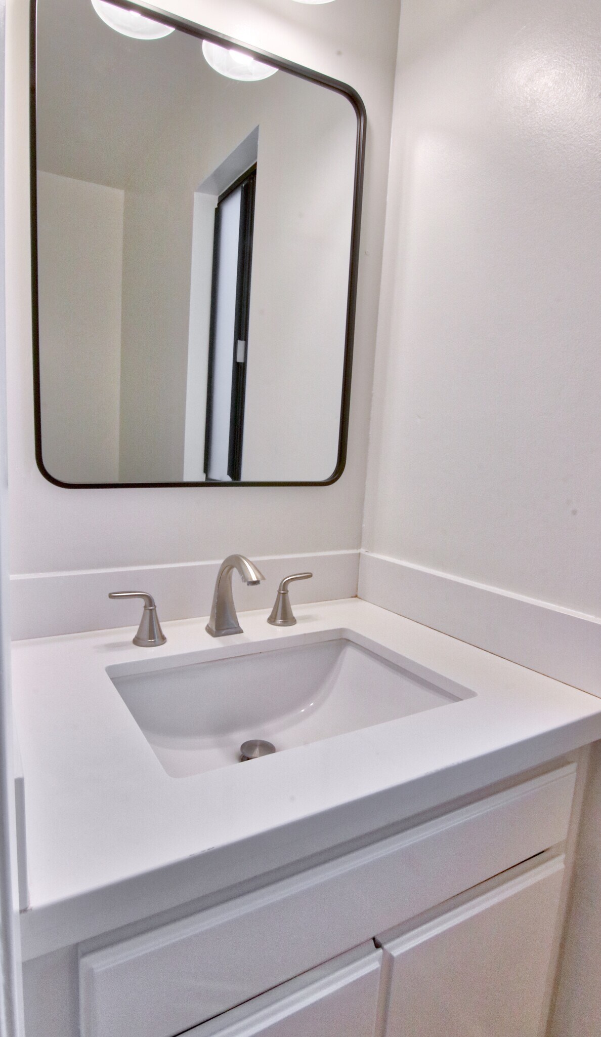 Building Photo - 1050 Seco St