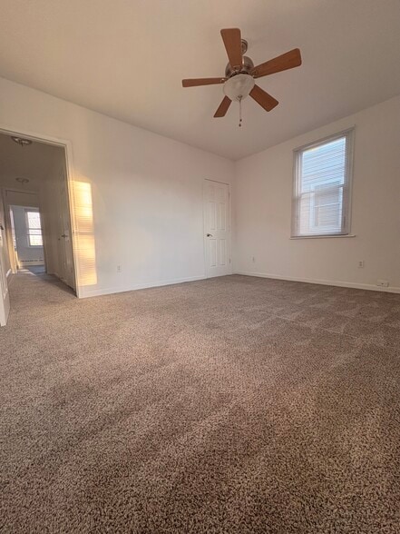 Back master with walk in closet - 2610 Wilmot St