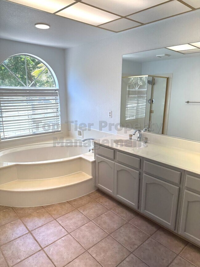 Building Photo - Beautiful 3 Bed / 2.5 Bath / 2,211 Sqft Sa...