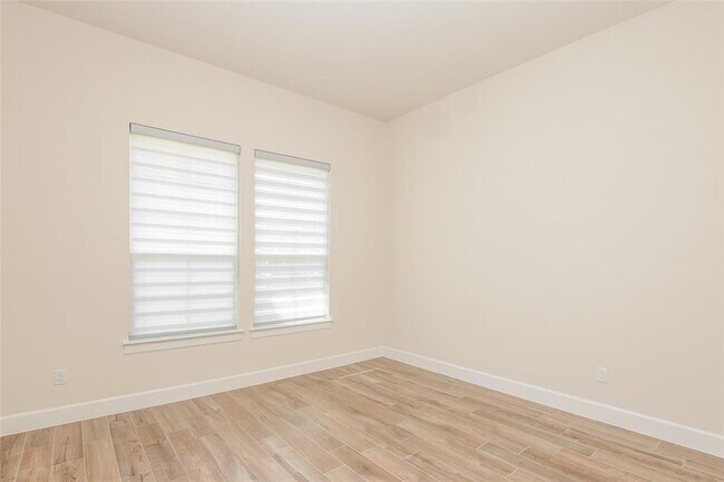 Building Photo - 607 Gunison Dr