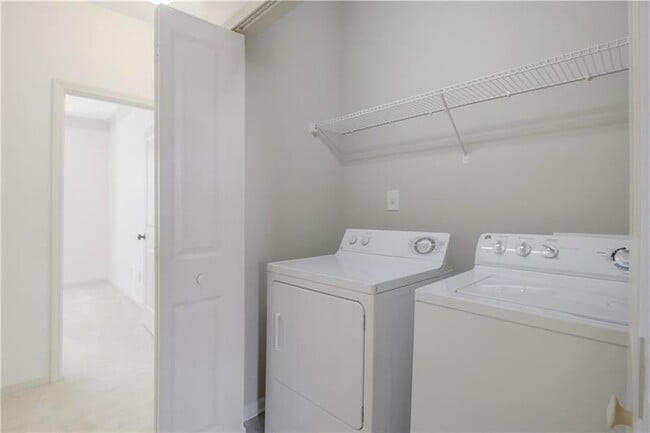 Building Photo - 3382 Vintage Cir SE