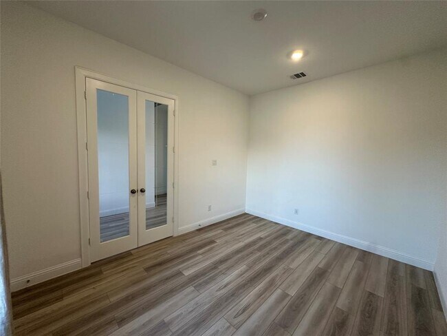 Building Photo - 4802 Avon Ridge Way