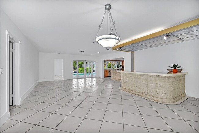 Building Photo - 2427 Sea Island Dr