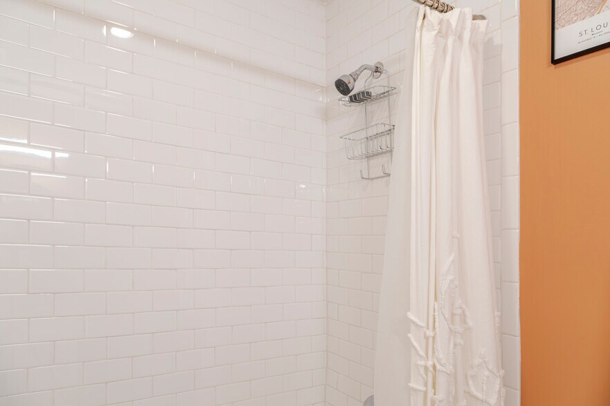 Building Photo - 6410 Chimney Creek Cir