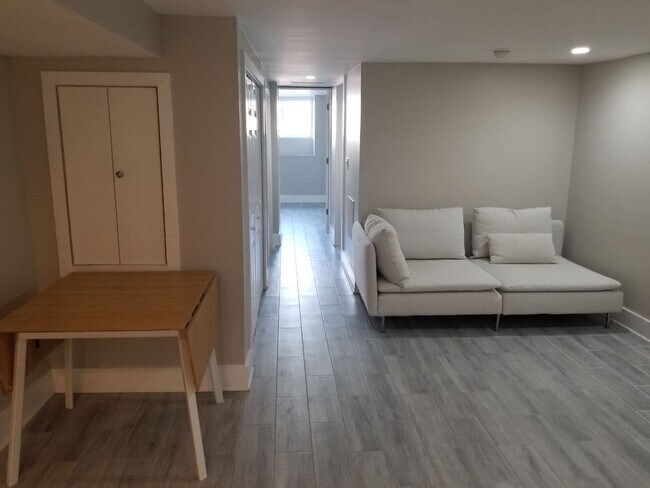 Building Photo - 4834 Larchwood Ave