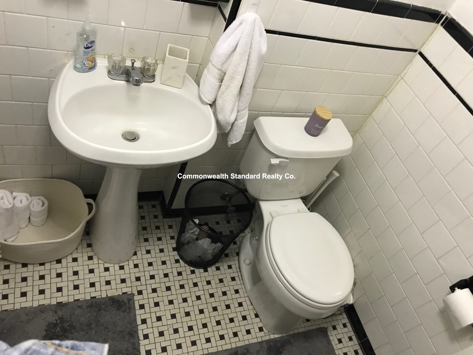 Building Photo - 849 Beacon St