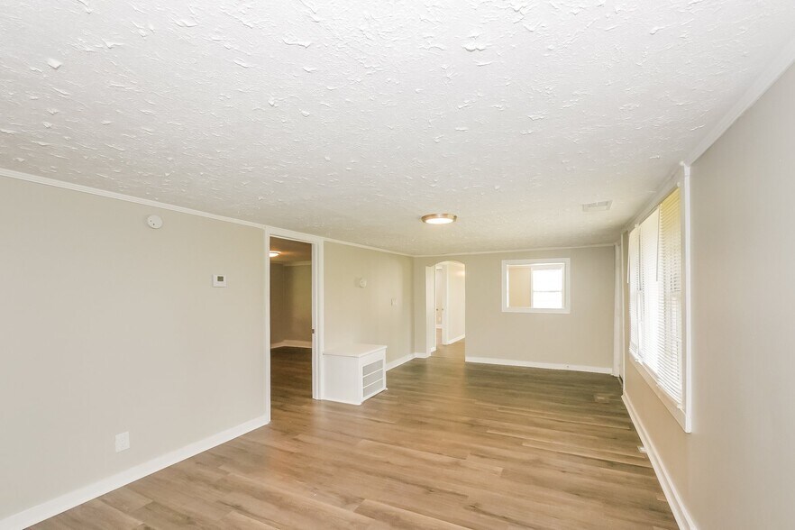 Building Photo - 1116 Lovely Ln