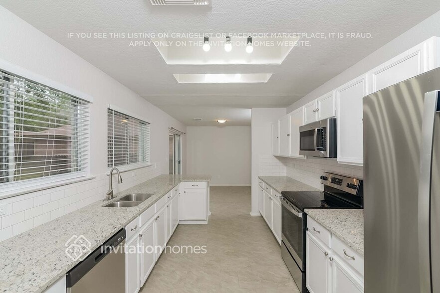 Building Photo - 10622 Manor Creek