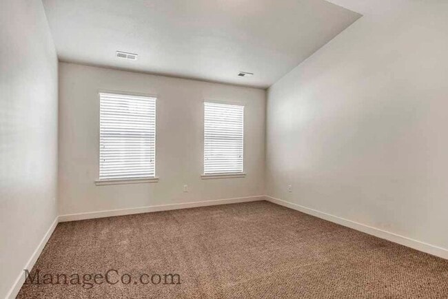 Building Photo - Comfortable New Townhouse
