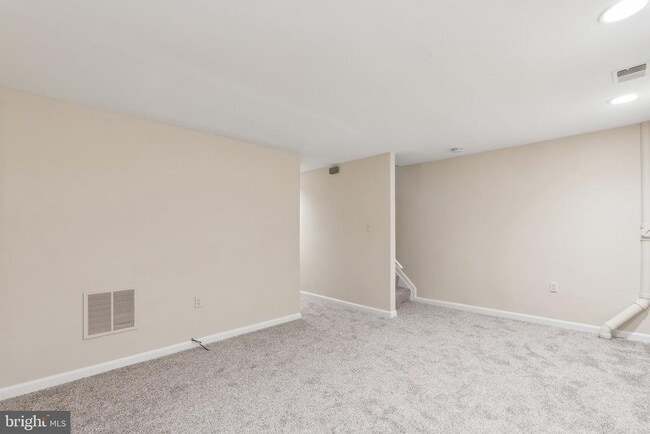 Building Photo - 7191 Fairfield Ct
