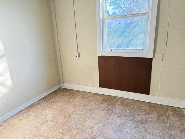 Building Photo - 215 Adams St