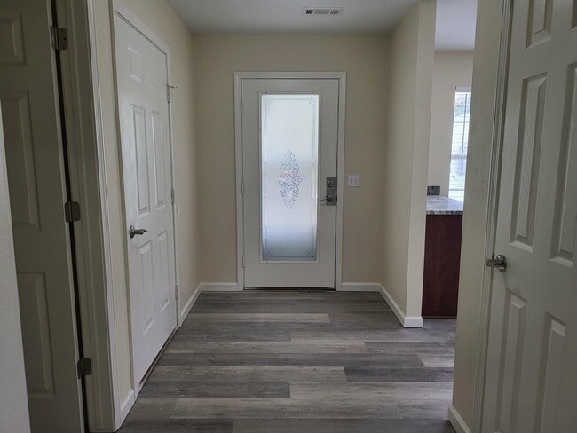 Building Photo - 41 Cheryl Cir