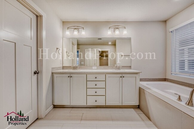 Building Photo - Beautiful Corner-Lot Home in South Hillsboro