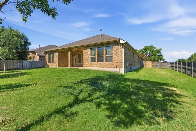 Building Photo - 2508 Hilltop Divide Ln