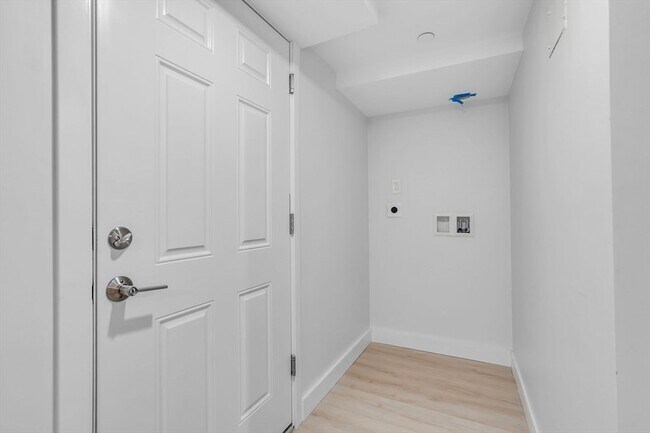 Building Photo - 74 Ruthven St