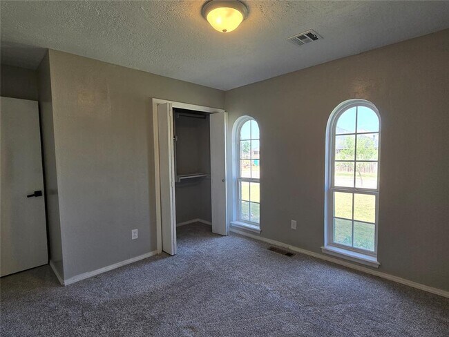 Building Photo - 4825 Eric Dr