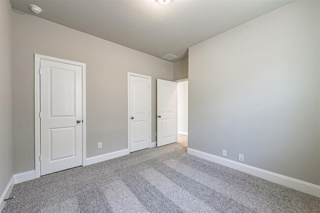 Building Photo - 745 Lake Lacosta Dr