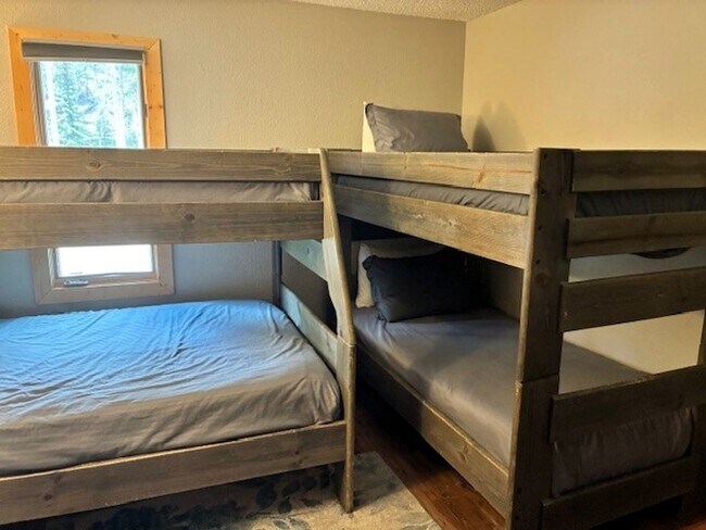 Building Photo - Long Term Rental- Gold Camp 127