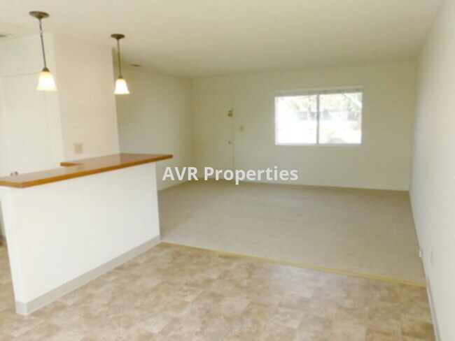 Building Photo - 1589 Heather Ln