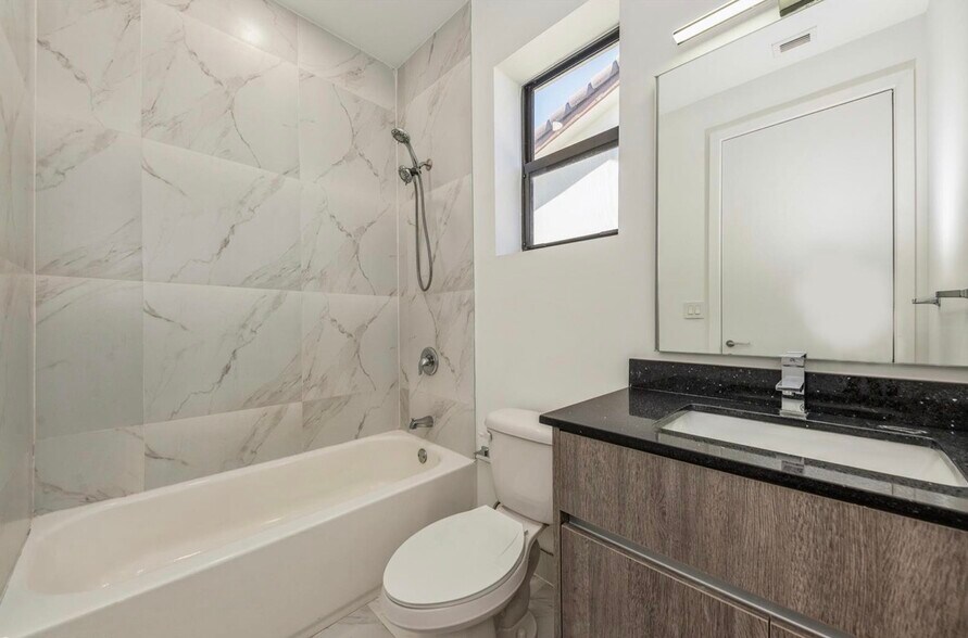 Building Photo - 6151 SW 36th Ct