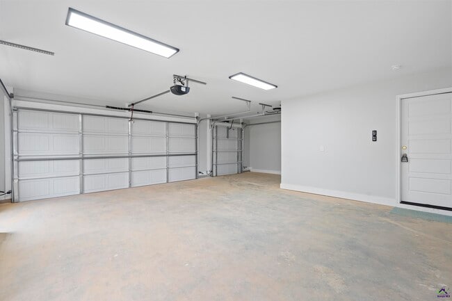 Building Photo - 168 Camden Way