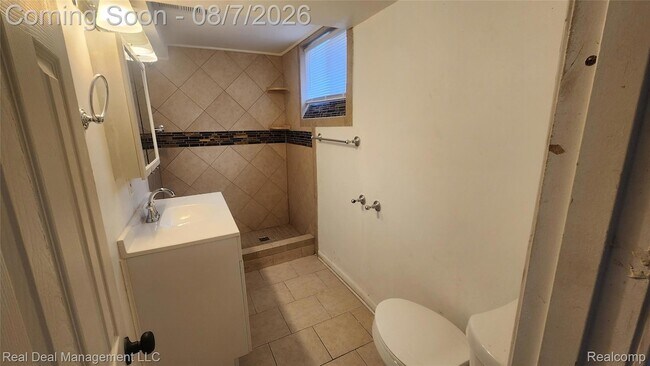 Building Photo - 553 S Stirling