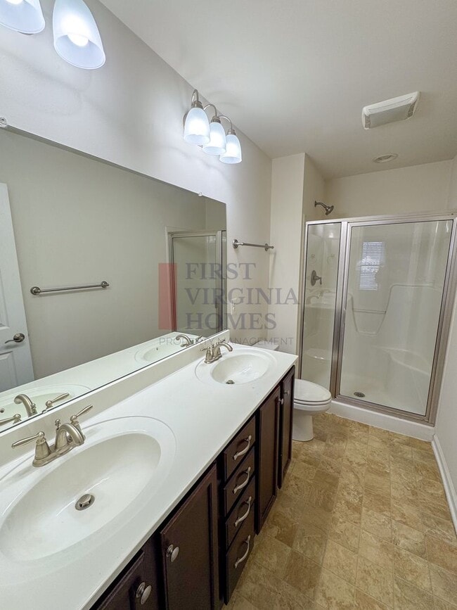 Building Photo - Two story townhouse w/ 3 bedrooms,2.5 baths