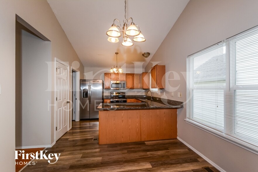 Building Photo - 14 Rivermeadows Dr