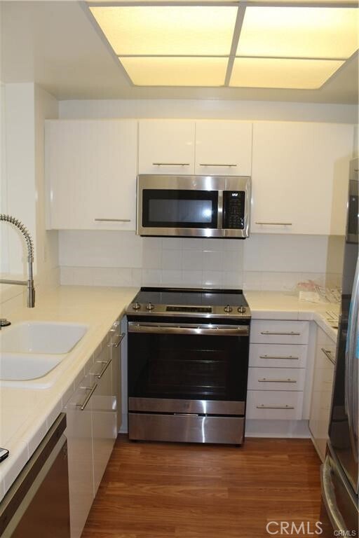 Building Photo - 525 E Seaside Way