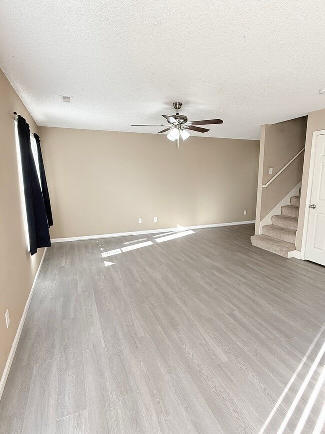 Building Photo - Great Townhome!