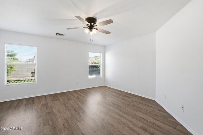 Building Photo - 45542 W Guilder Ave