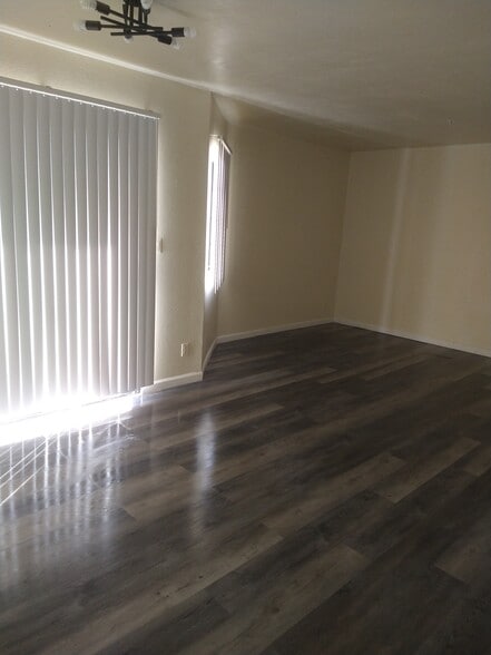 Building Photo - 430 N Chester Ave