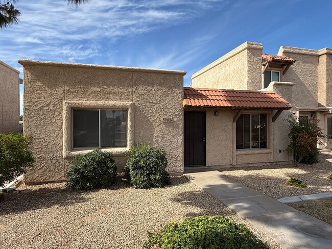 Building Photo - Beautiful END UNIT Scottsdale Townhome In The Heart Of Scottsdale
