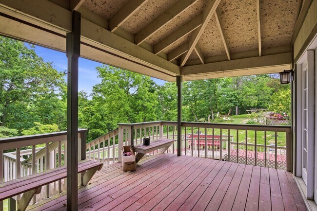 Building Photo - Spacious 4-Bedroom Pet Friendly Home in a Peaceful Rural Setting