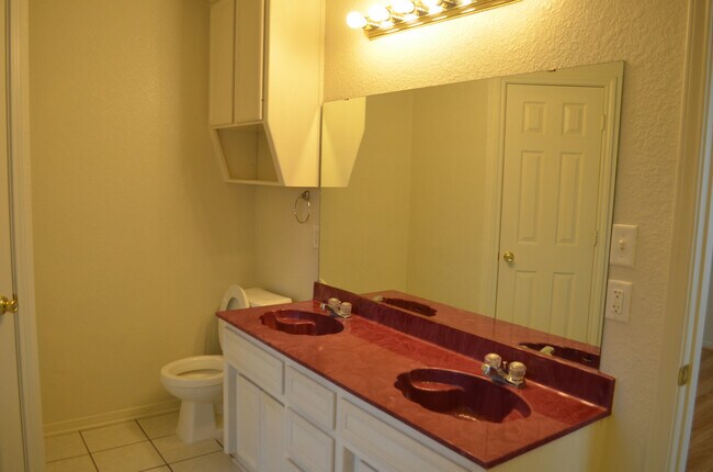 Building Photo - Adorable cottage home in Killeen !