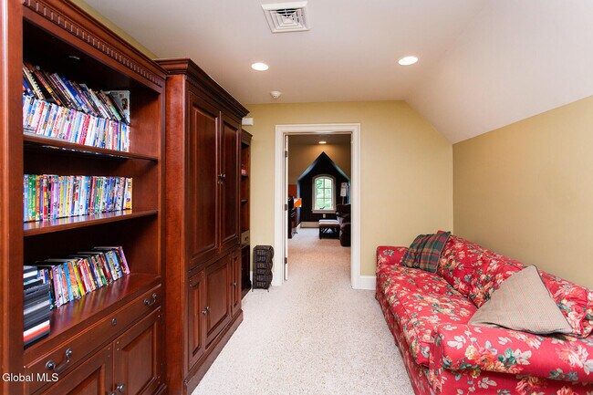 Building Photo - 106 Greenfield Ave