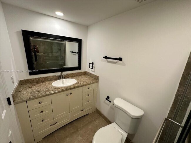 Building Photo - 3 bedroom in Dania Beach FL 33314