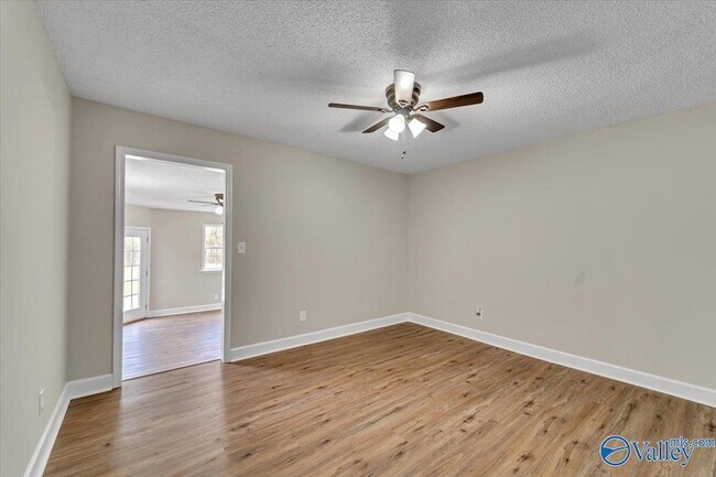 Building Photo - 117 Mandy Dr