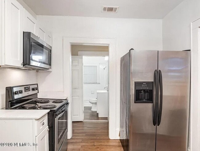 Building Photo - 940 Glencarin St