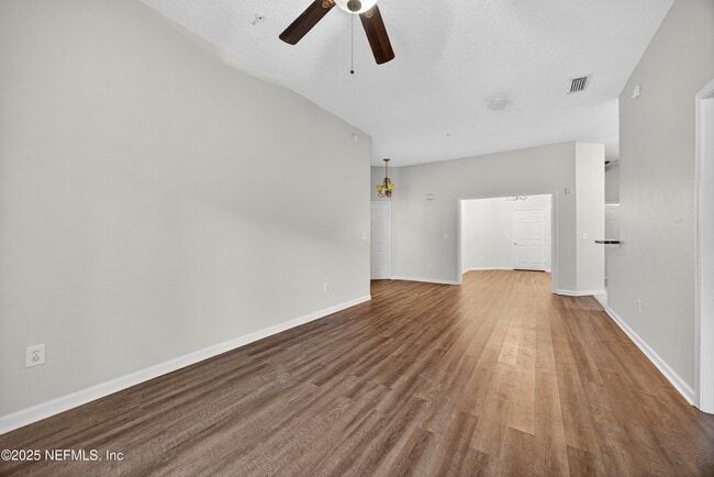 Building Photo - 7047 Deer Lodge Cir