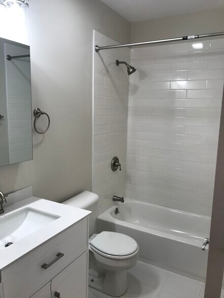 Building Photo - 3414 W Le Moyne St