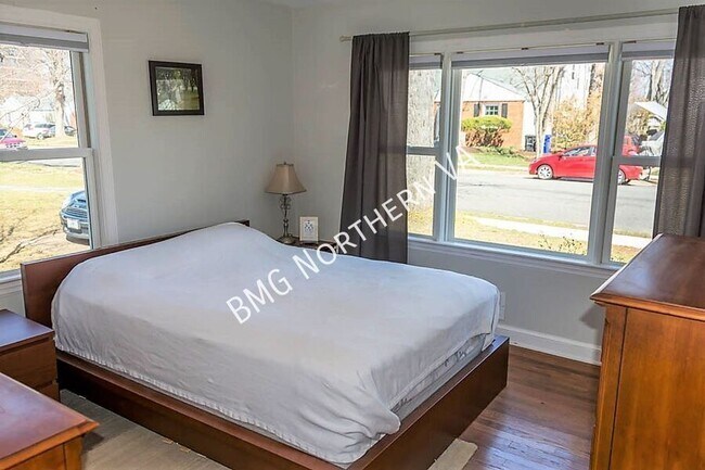 Building Photo - 1100 S Forest Dr