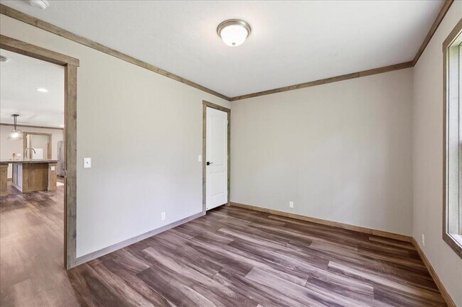 Building Photo - 13585 Mesa Dr