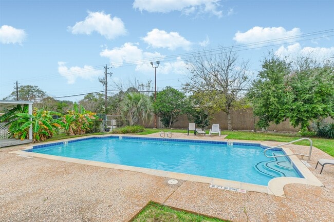 Building Photo - 3362 Continental Dr