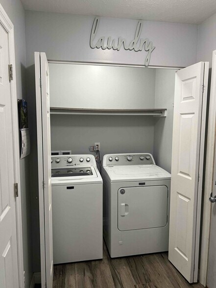 Building Photo - 6126 Jeffrey Pl