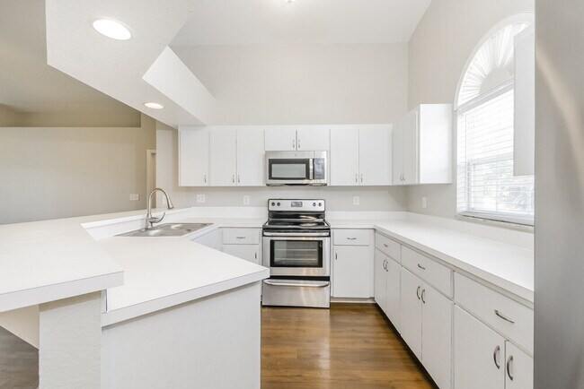 Building Photo - 263 Kings Pond Ave